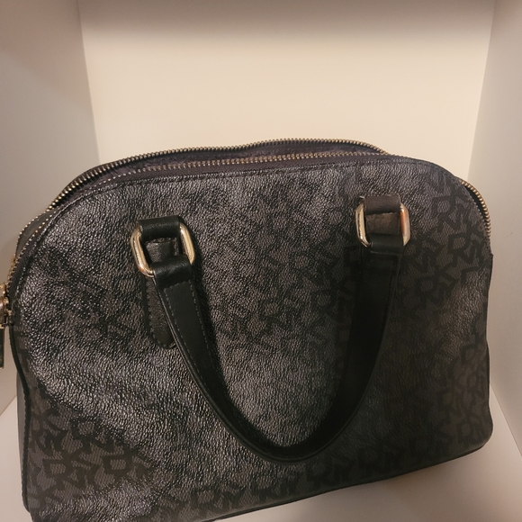 Dkny purse med size black - Picture 5 of 7